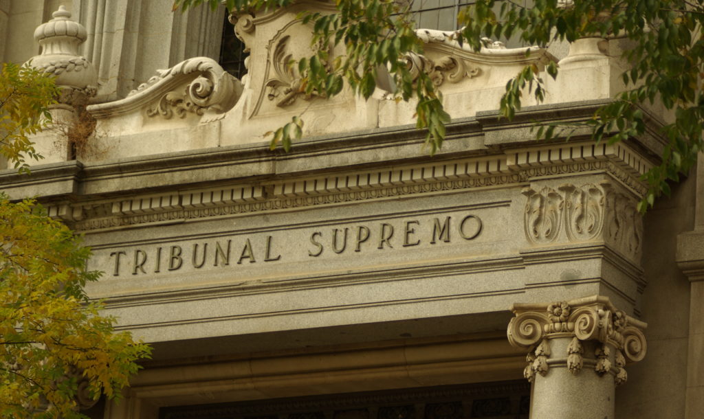 Porta principal do Tribunal Supremo